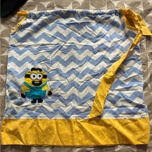 Minion Chevron Apron with Yellow Accents- Halloween 
Fits 3-5 years girls